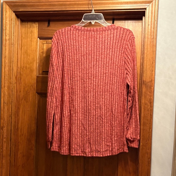 Women's Button-Detail Ribbed Top - Rust - Picture 4 of 7